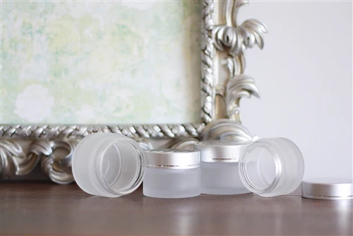 50 ml Frosted Glass Jar with Brushed Silver Cap and Foam Liner - Image 5